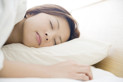 柔らかすぎる布団や枕も寝違えの原因になります